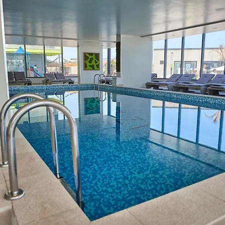 7 Waves Studio-spa N Pools Beach Apartment