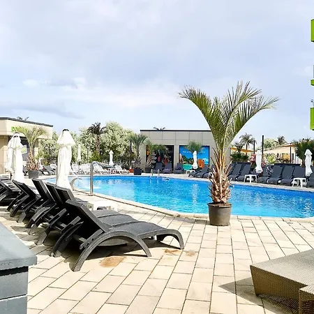 Apartament 7 Waves Studio-spa N Pools Beach Năvodari