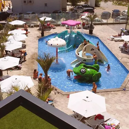 Appartement 7 Waves Studio-spa N Pools Beach Năvodari